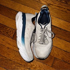 Hoka “Bondi 6” Size 7.5